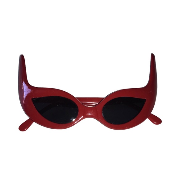Red Color Bat Fashion Statement Sun Glasses - Picture 3 of 7
